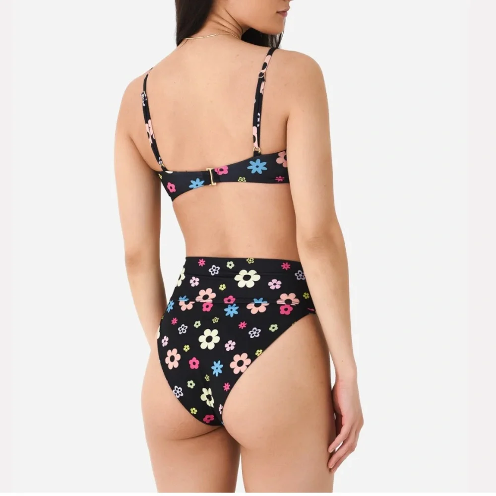 Beach Riot “Y2K” Bikini - Picture 2 of 4